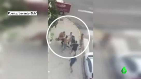 Multa de 1.000 euros para cada uno de los jóvenes que propinaron una paliza a un chico en Gandia Multa de 1.000 euros para cada uno de los jóvenes que propinaron una paliza a un chico en Gandia