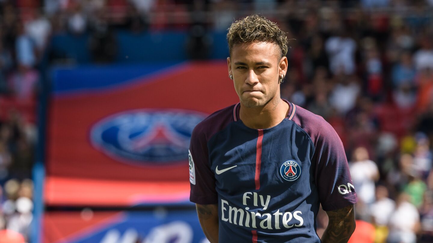 Neymar durante la presentaci&oacute;n