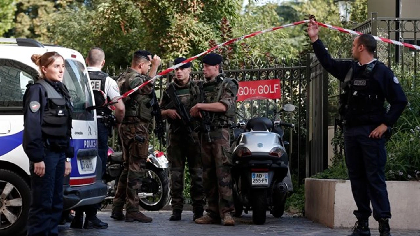 La Fiscalía de París había abierto una investigación por terrorismo sobre el atropello a los seis militares La Fiscalía de París había abierto una investigación por terrorismo sobre el atropello a los seis militares
