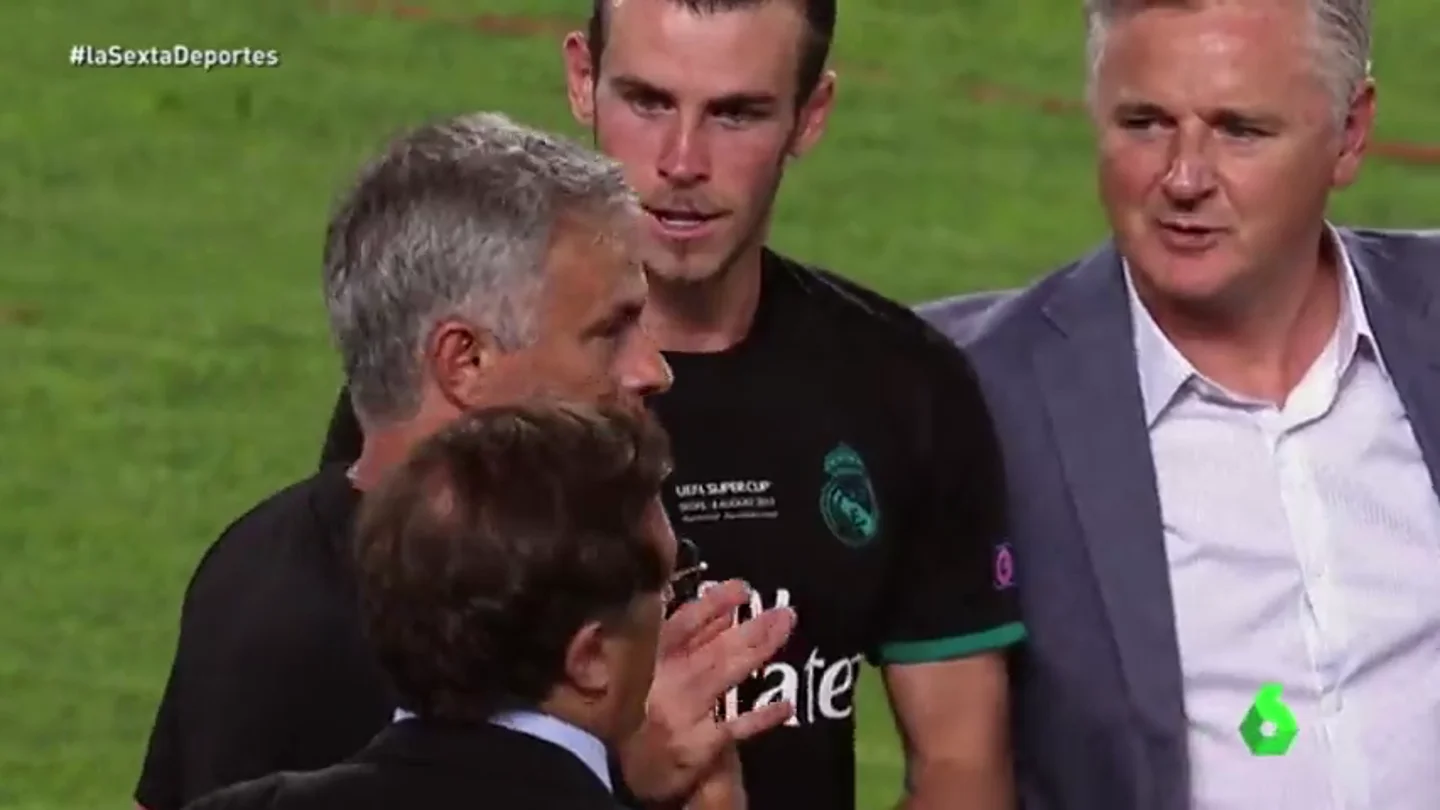 El frío saludo de Mourinho a Bale en la Supercopa de Europa El frío saludo de Mourinho a Bale en la Supercopa de Europa