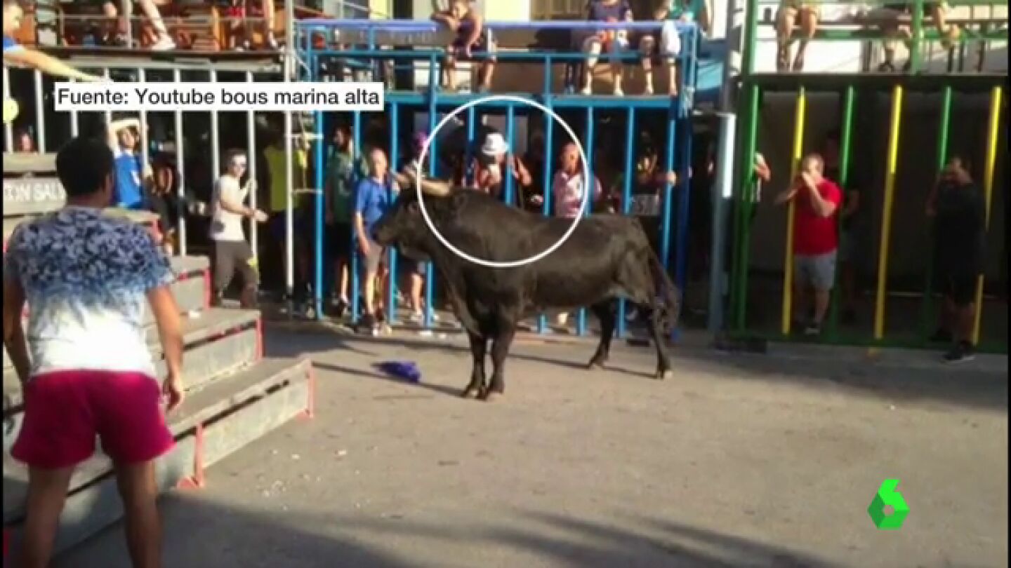 Corneado grave mientras sacaba una foto con el m&oacute;vil al toro en Calpe