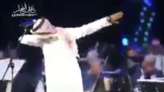 El artista, en el instante en el que hace el 'dab' El artista, en el instante en el que hace el 'dab'