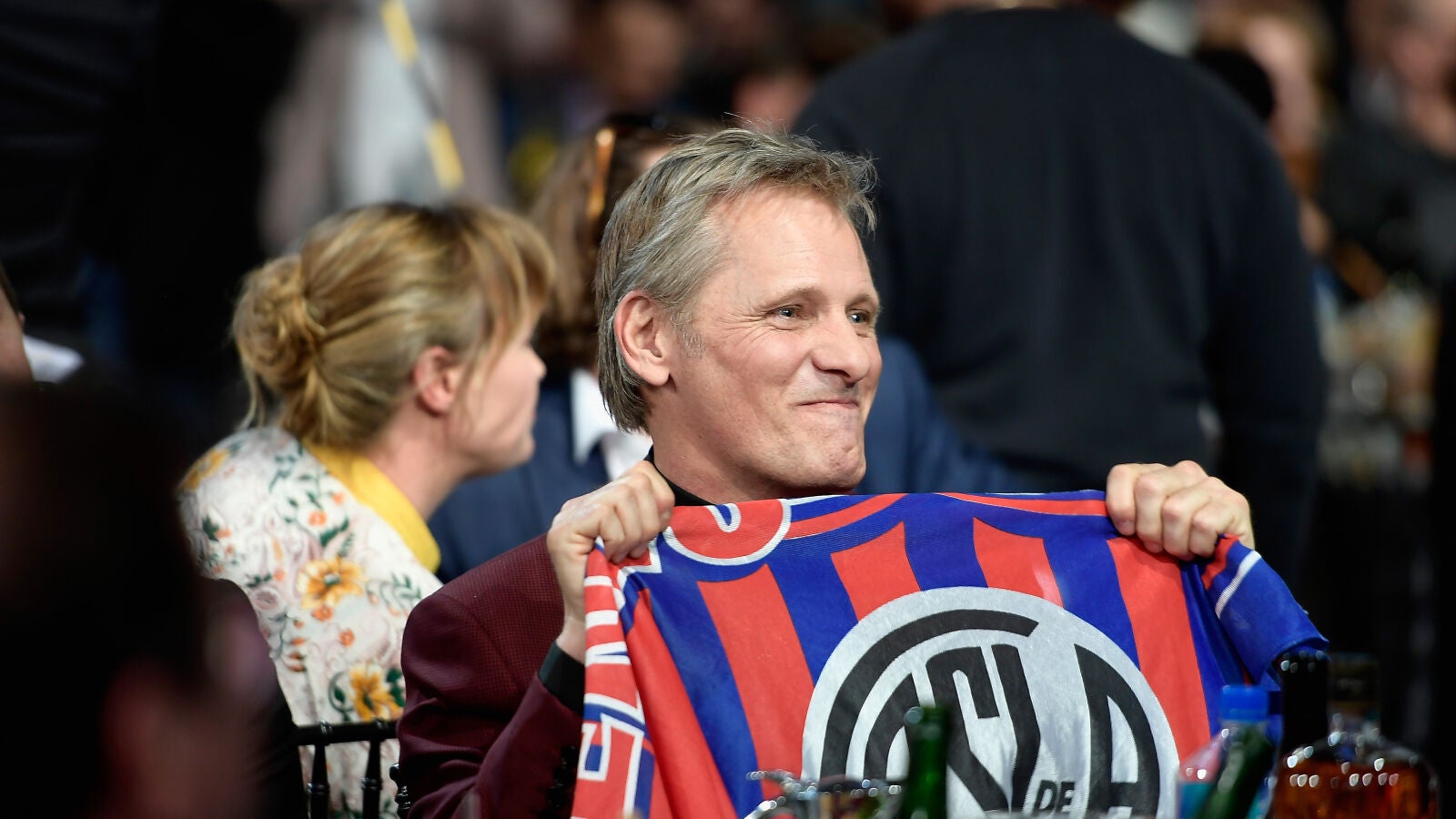 Viggo Mortensen mostrando su afici&oacute;n al equipo de San Lorenzo