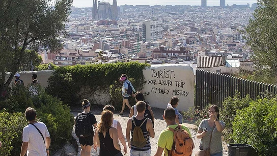 Pintada contra los turistas en Barcelona Pintada contra los turistas en Barcelona