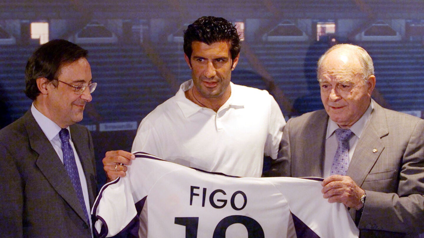 Luis Figo, el d&iacute;a de su presentaci&oacute;n con el Real Madrid