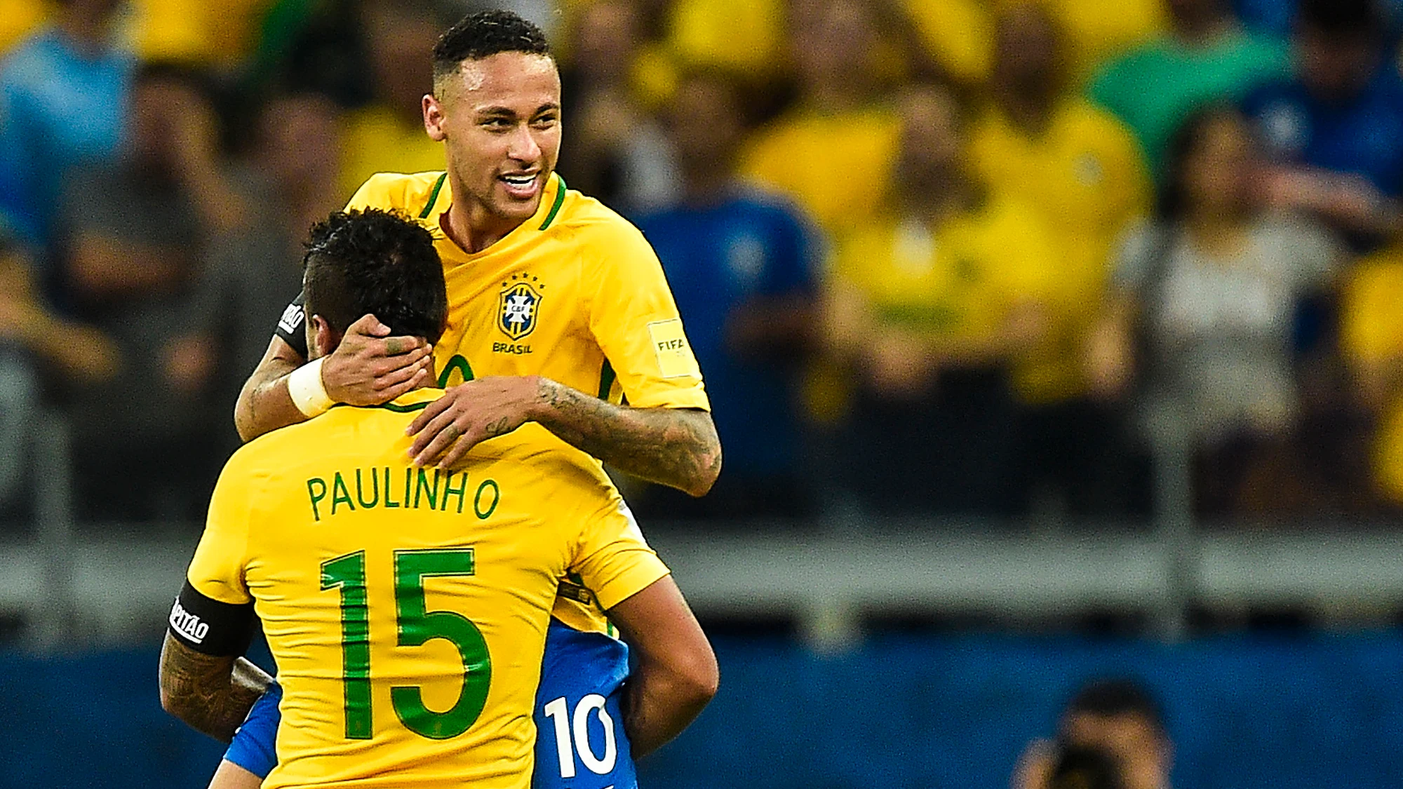 Neymar celebra un gol con Brasil