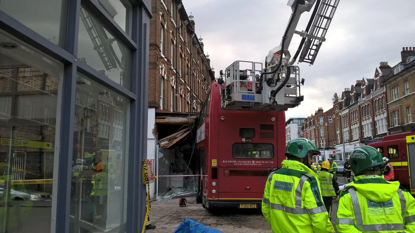 Autobús accidentado en Londres Autobús accidentado en Londres