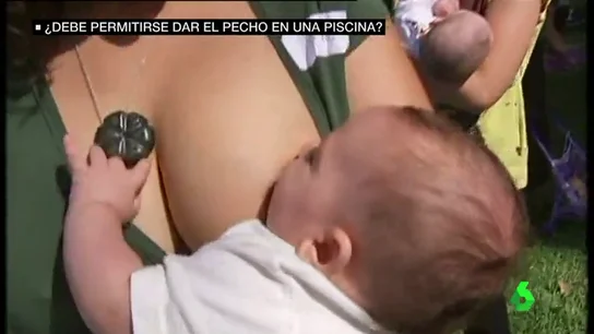 Prohíben a una mujer dar de mamar a su bebe en una piscina pública de Barcelona Prohíben a una mujer dar de mamar a su bebe en una piscina pública de Barcelona