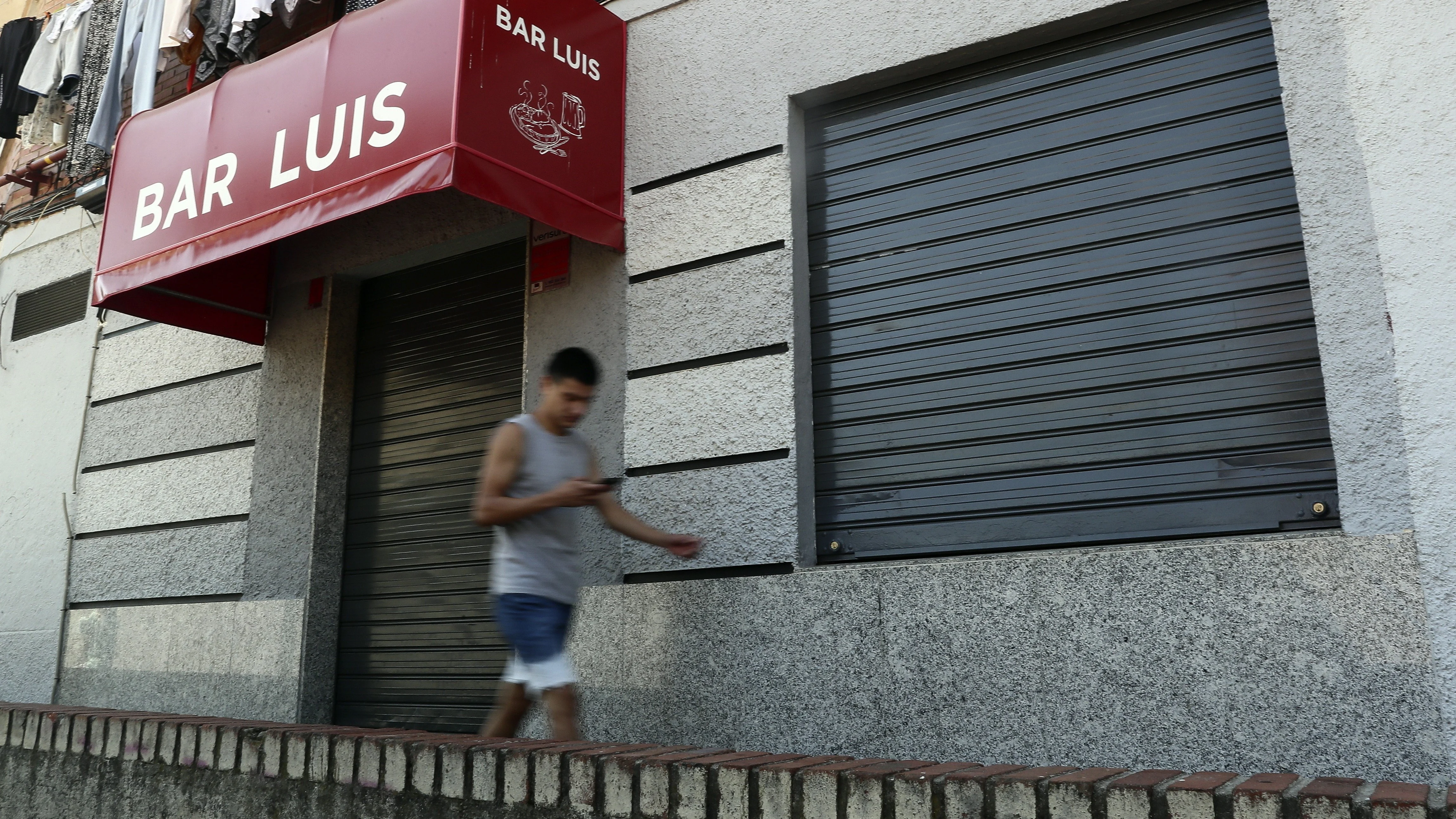 Fachada del bar donde asesinaron al policía municipal de Madrid