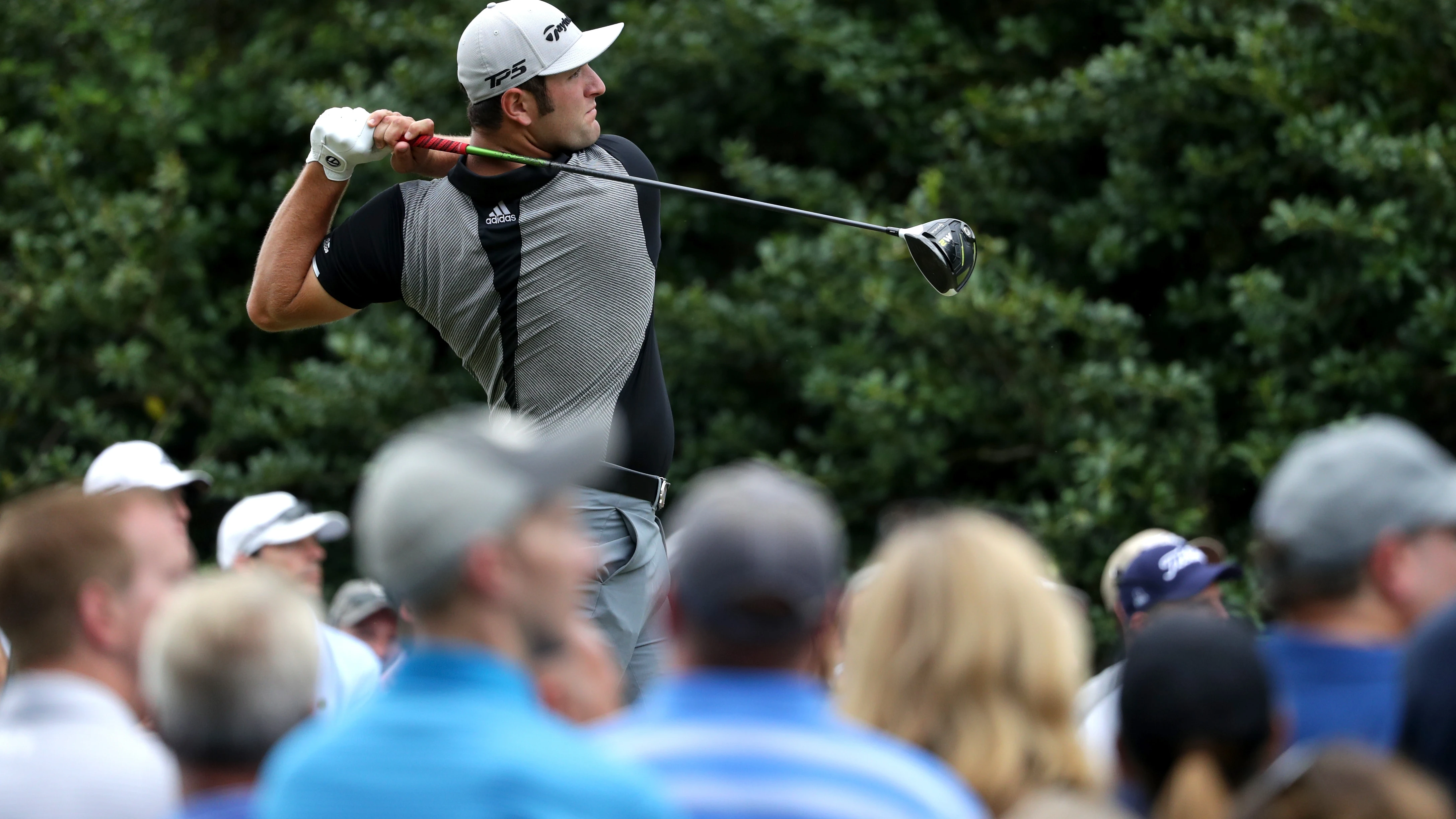 Jon Rahm ejecuta un golpe en Quail Hollow