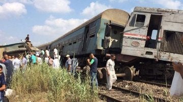 Imagen del tren siniestrado en Alejandría (Egipto)