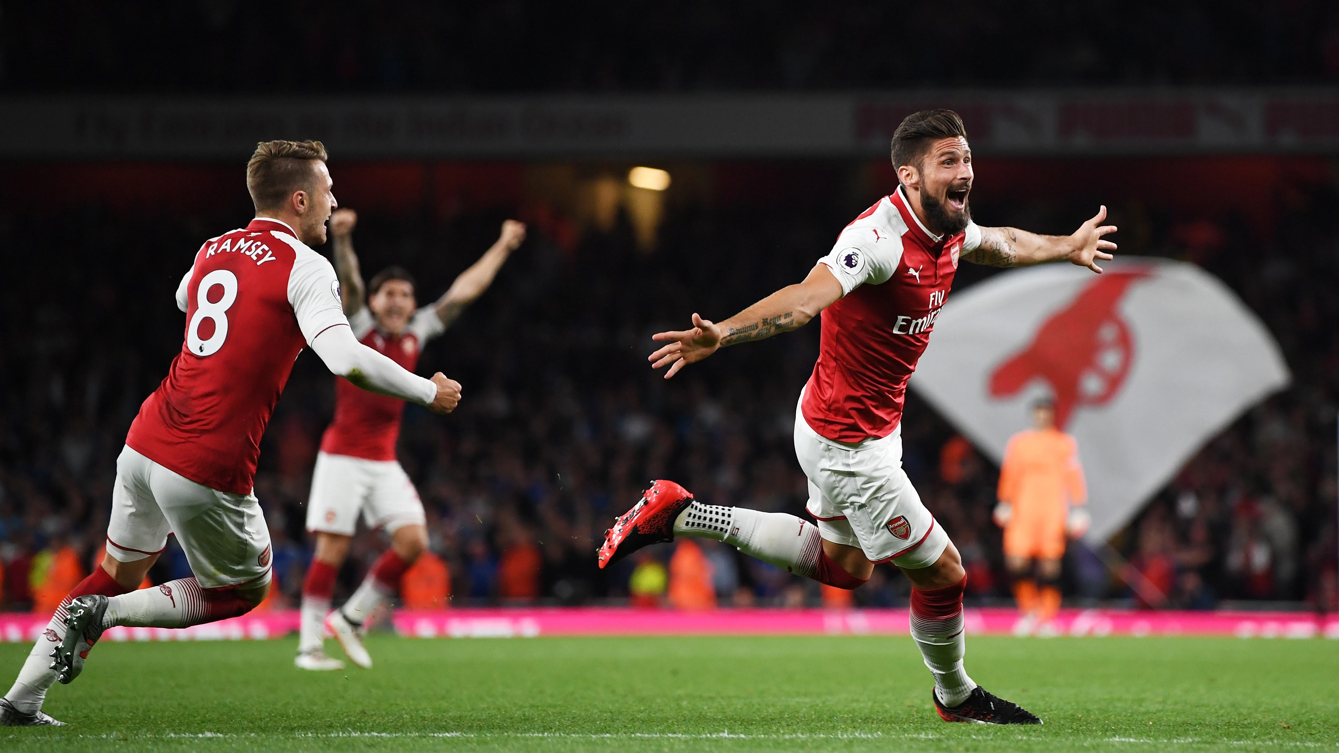 Giroud celebra su gol con el Arsenal en el Emirates