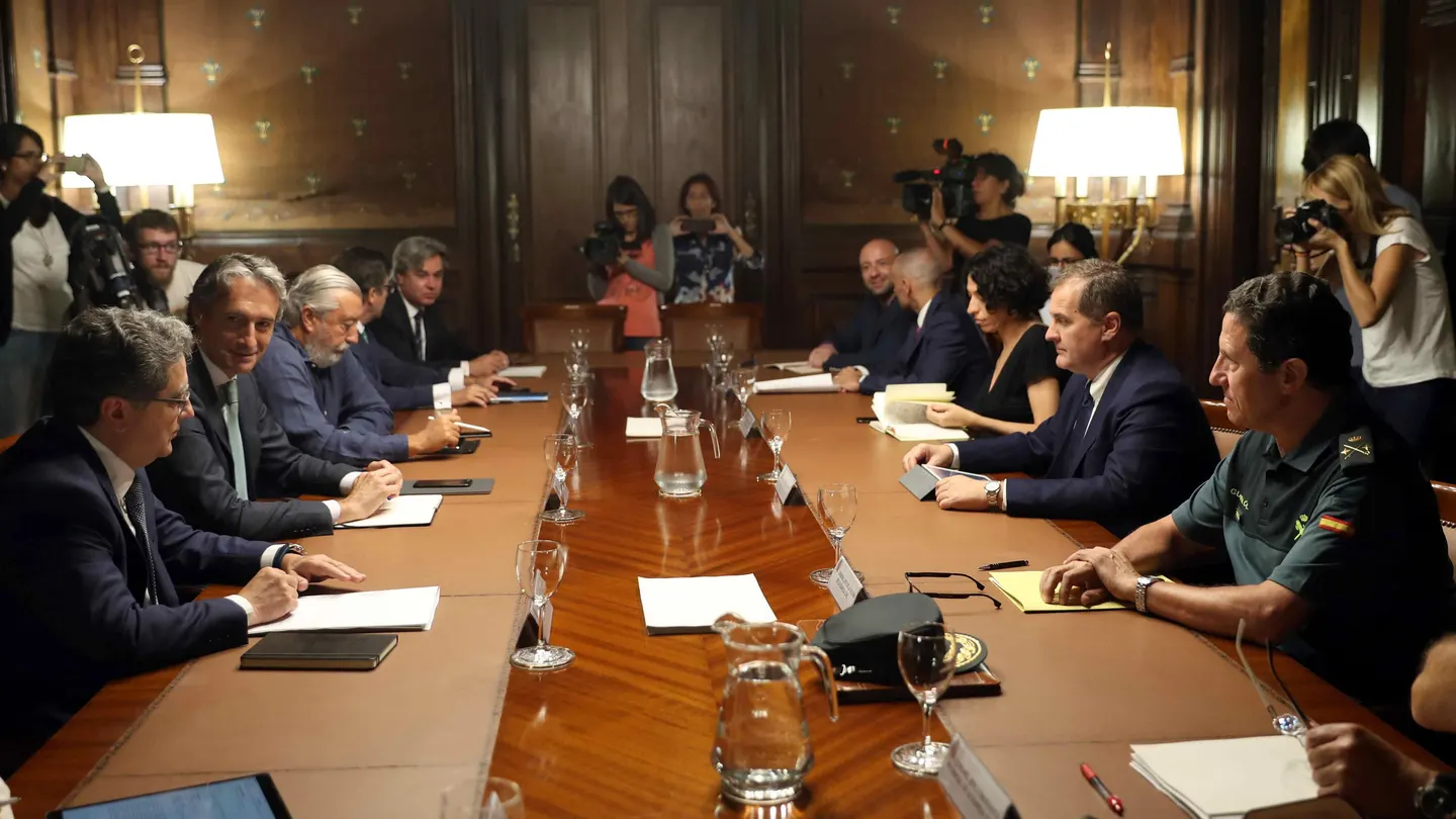 El ministro De la Serna preside la reunión del comité de crisis del aeropuerto El ministro De la Serna preside la reunión del comité de crisis del aeropuerto