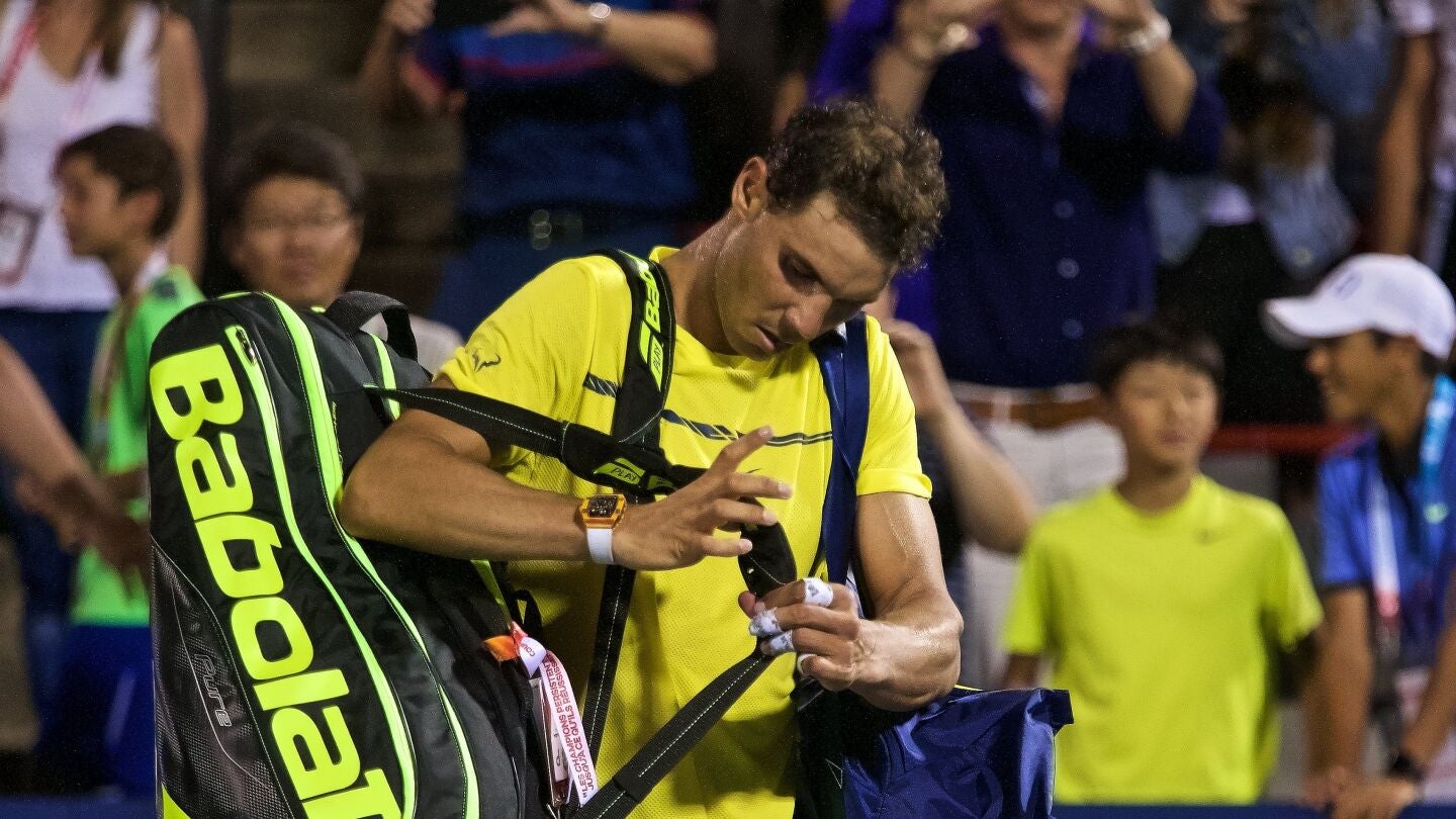 Nadal, cabizbajo tras perder ante Shapovalov en Montreal