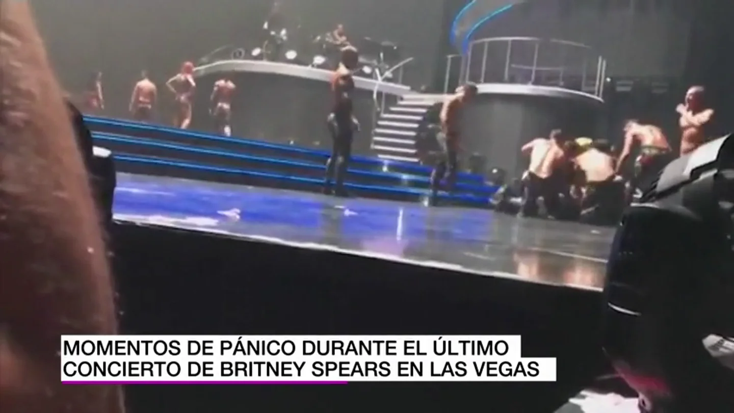 Un hombre armado irrumpe en el escenario durante un concierto de Britney Spears Un hombre armado irrumpe en el escenario durante un concierto de Britney Spears