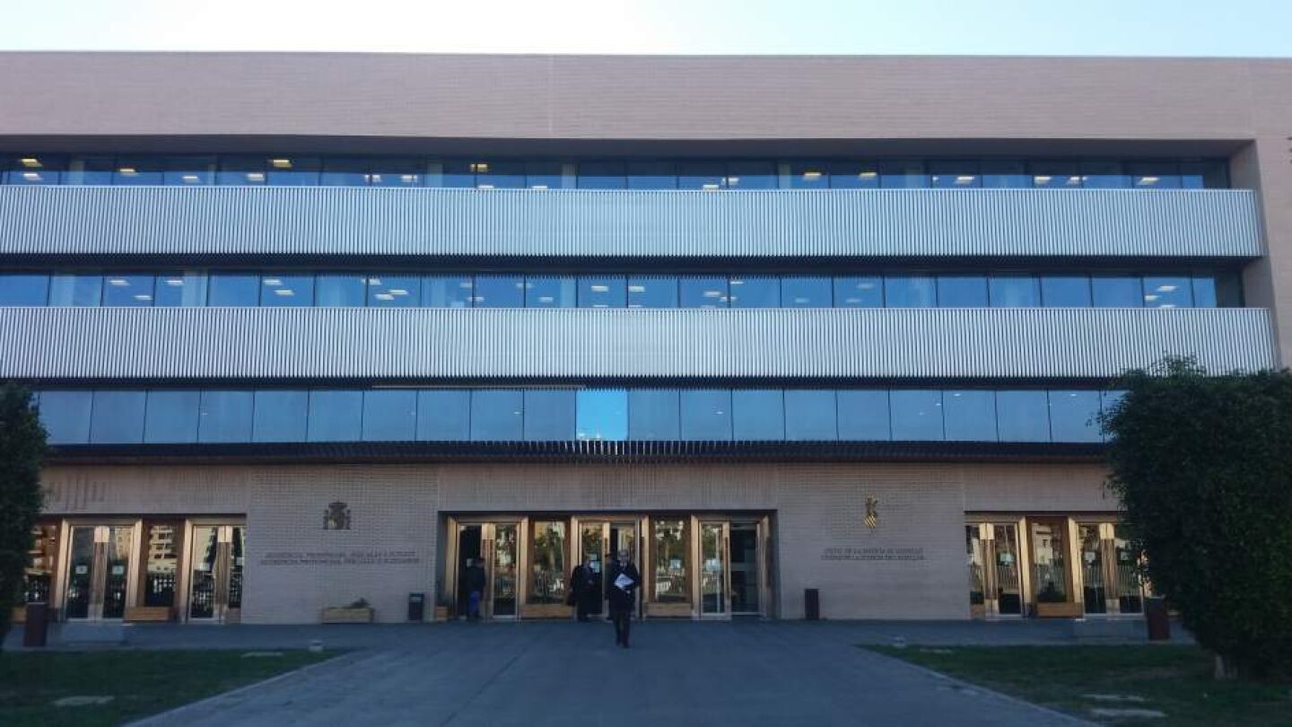 Entrada a la Audiencia Provincial de Castell&oacute;n