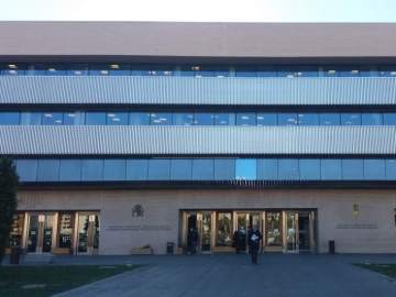 Entrada a la Audiencia Provincial de Castellón. Entrada a la Audiencia Provincial de Castellón.