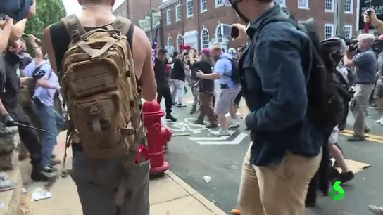 Virginia declara el estado de emergencia tras los enfrentamientos entre radicales Virginia declara el estado de emergencia tras los enfrentamientos entre radicales
