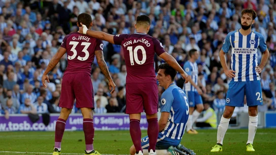 Gabriel Jesus y Kun Agüero celebran un gol Gabriel Jesus y Kun Agüero celebran un gol
