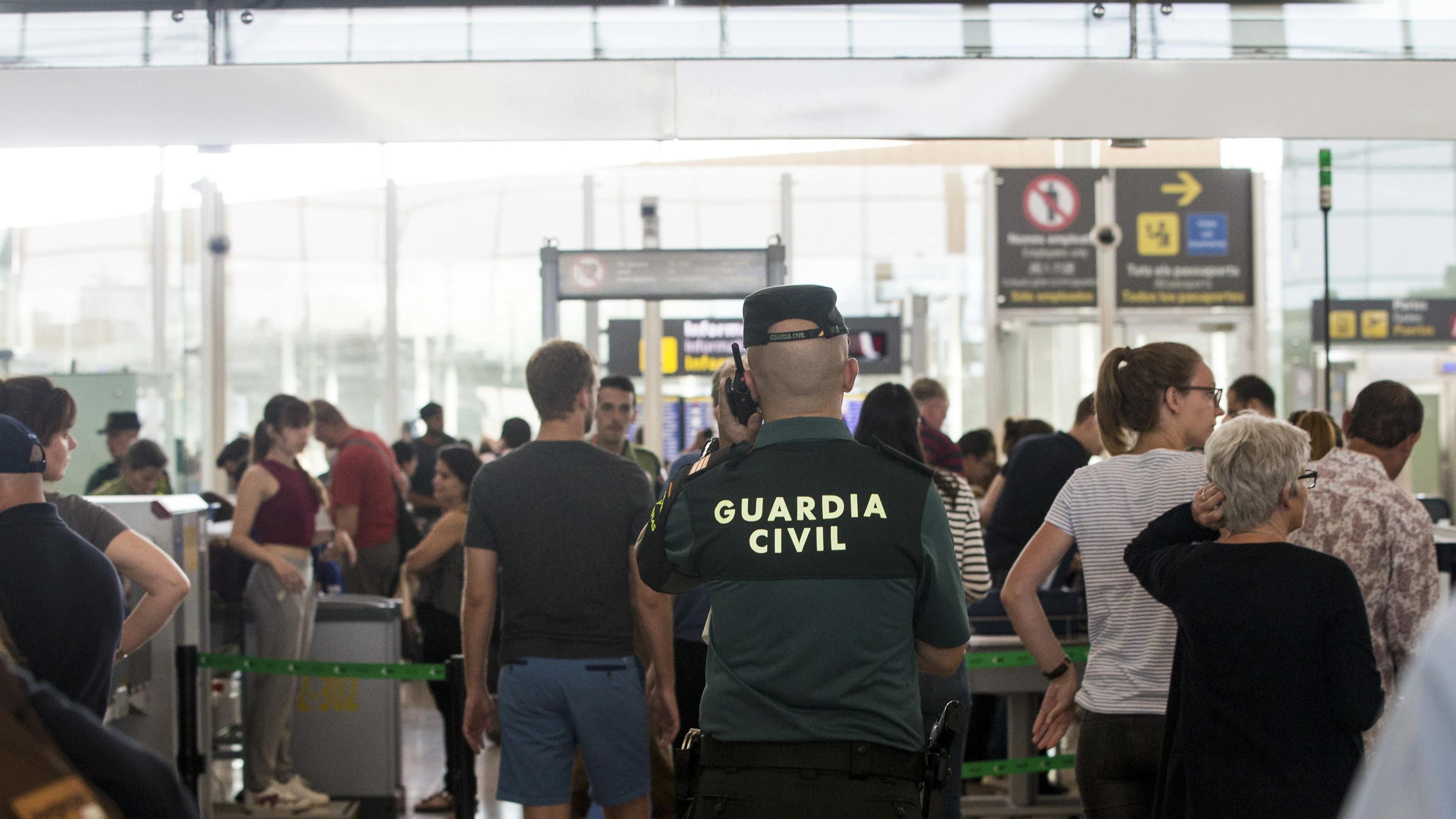 Guardia Civil en el Aeropuerto de El Prat-Barcelona