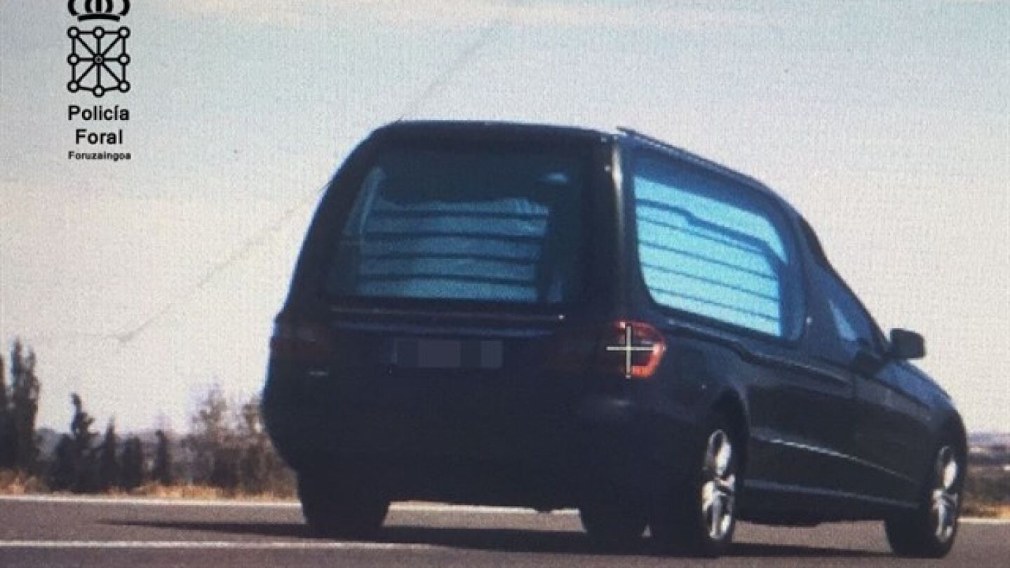 El coche f&uacute;nebre cazado por el radar en Tudela 