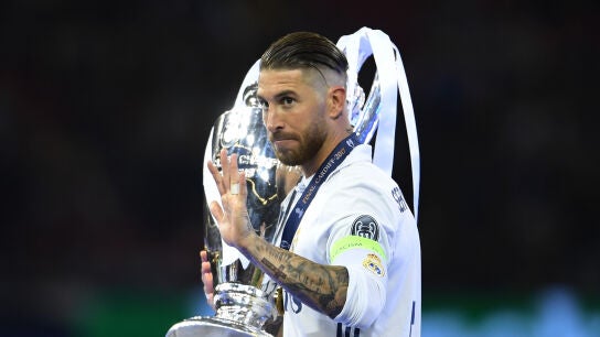 Sergio Ramos con la &uacute;ltima Champions conquistada por el Real Madrid en Cardiff