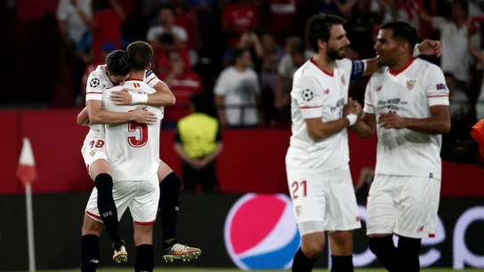 El Sevilla celebrando un gol frente al Istanbul basaksehir El Sevilla celebrando un gol frente al Istanbul basaksehir
