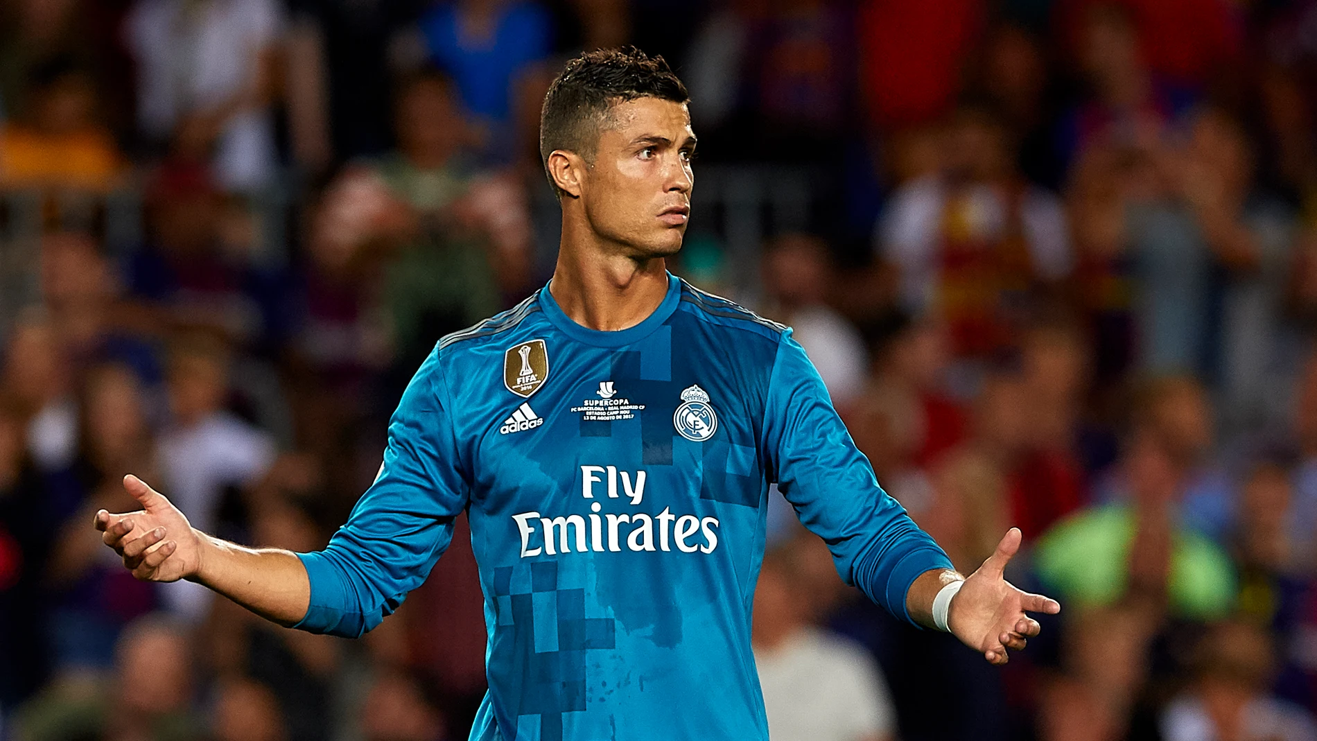 Cristiano Ronaldo protesta una acción en un partido del Madrid