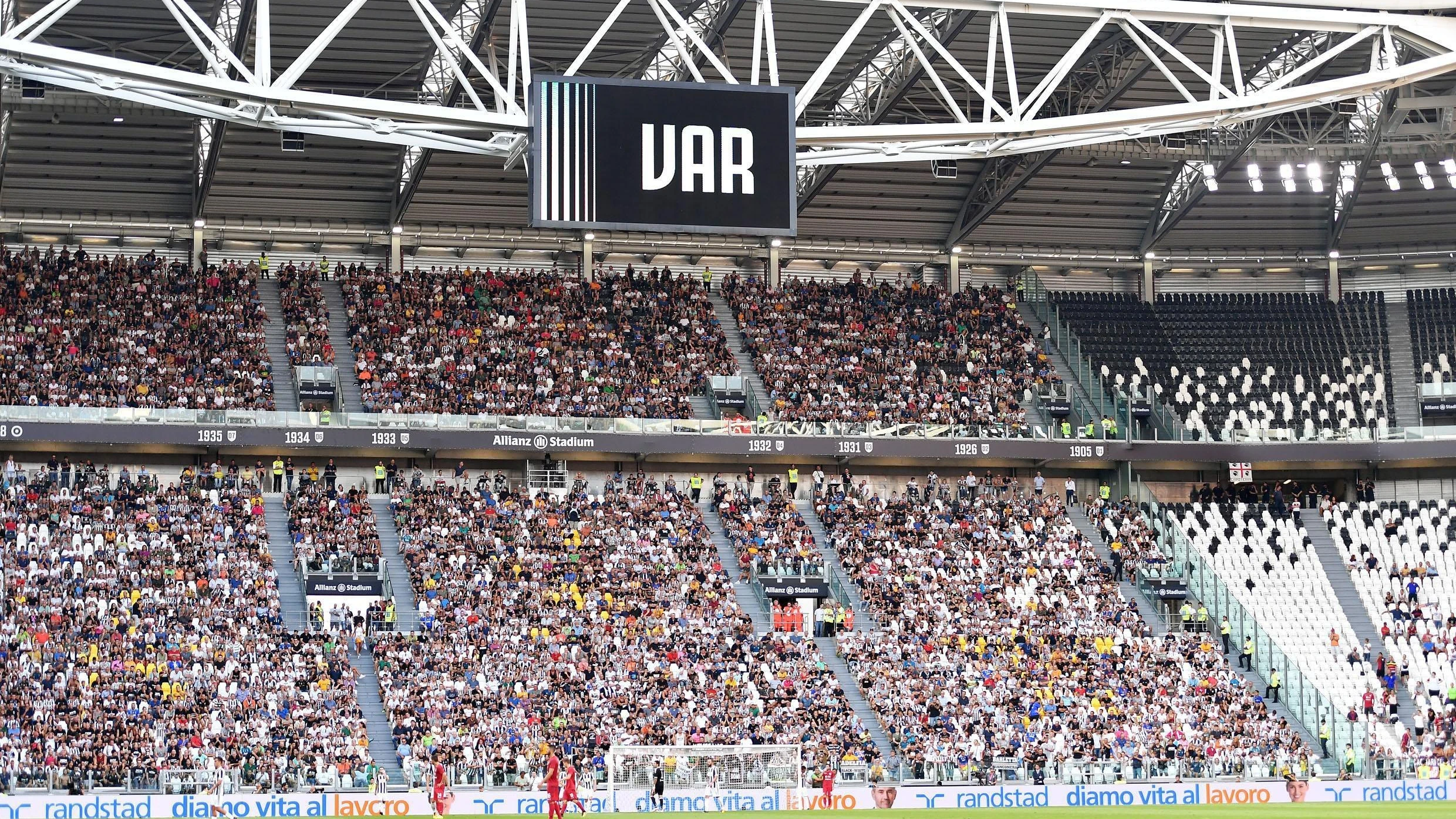 El estadio de la Juventus, con la presencia del VAR