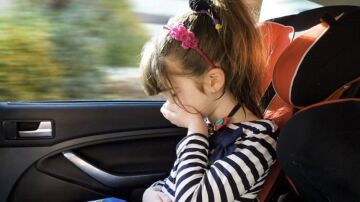 Consejos para evitar los mareos de los peques en el coche