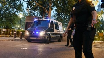 Un furgón traslada a dos de los encarcelados por los atentados de Barcelona