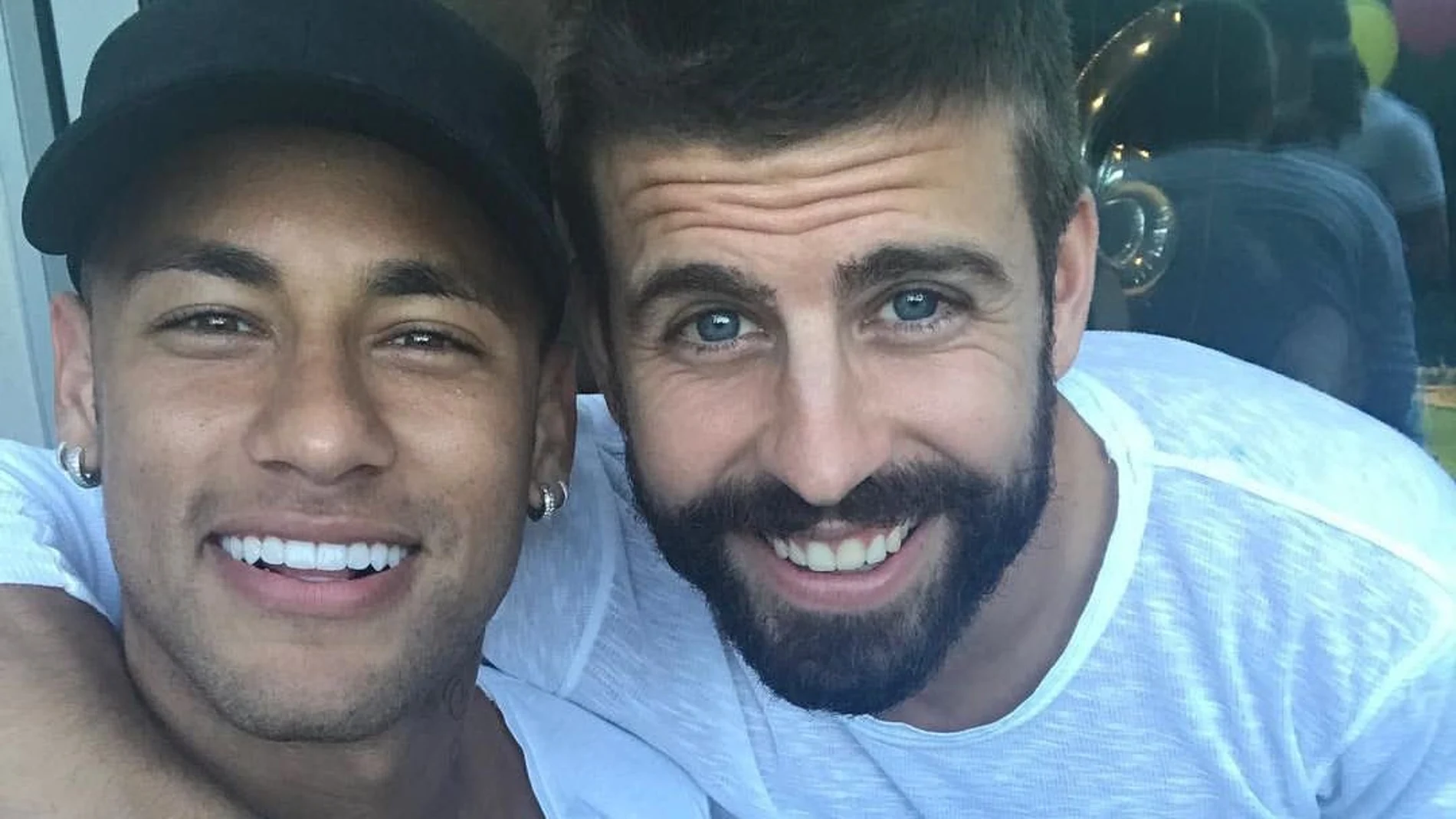 Neymar y Piqué en el reencuentro