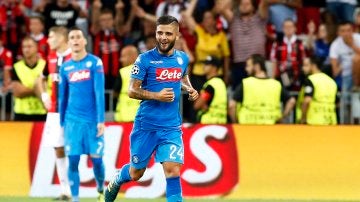 Insigne celebra su gol con el Nápoles