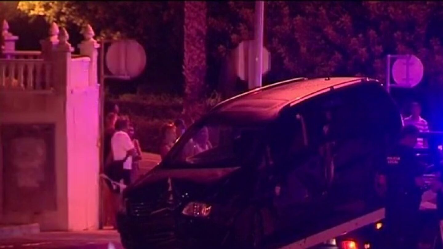 Coche empotrado del hombre que se dio a la fuga en Alicante