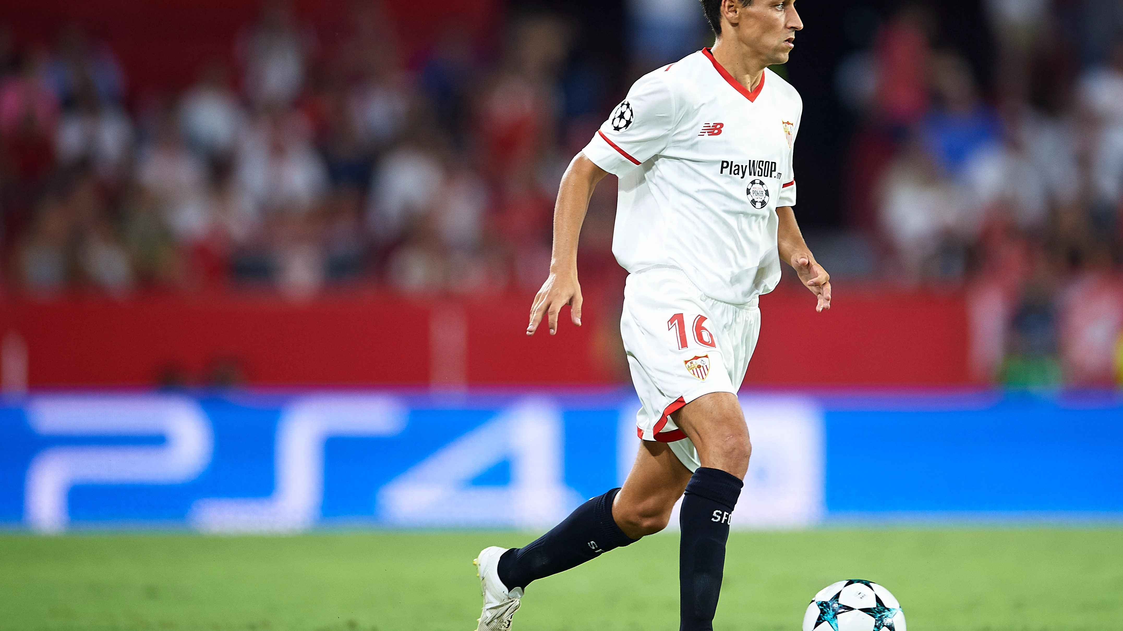 Jesús Navas en el partido contra el Istanbul Basaksehir