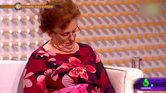 Una señora que se echa una siesta en el programa de Juan y Medio Una señora que se echa una siesta en el programa de Juan y Medio