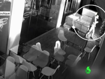 La policía investiga el ataque con una granada en un hotel de lujo en Marbella La policía investiga el ataque con una granada en un hotel de lujo en Marbella