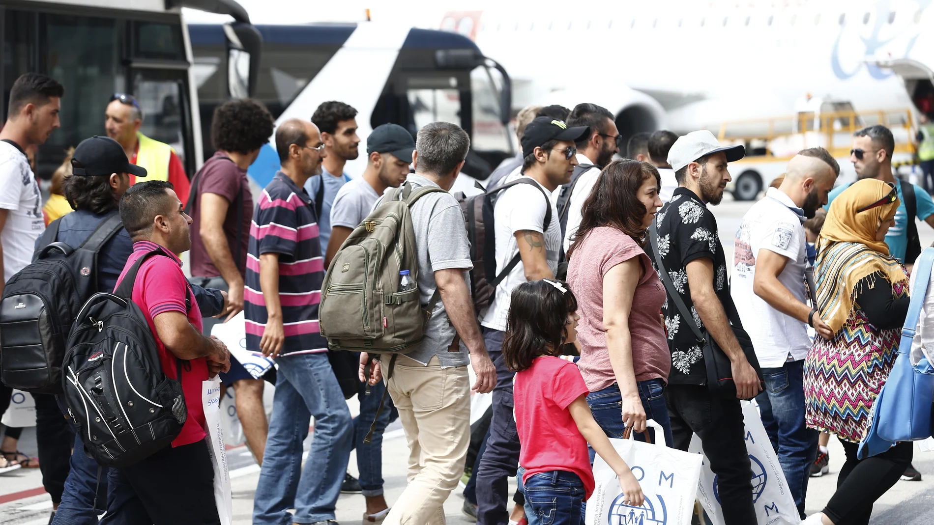 Llegada al aeropuerto Adolfo Suárez Madrid-Barajas de un total de 164 refugiados procedentes de Grecia