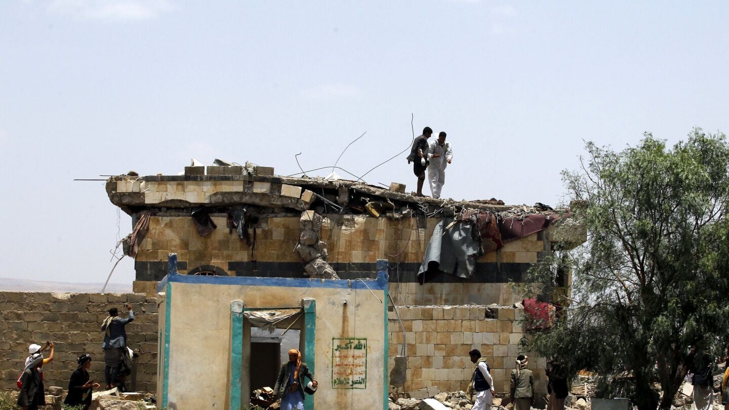 Im&aacute;genes del despefecto causado por el bombardeo saud&iacute;