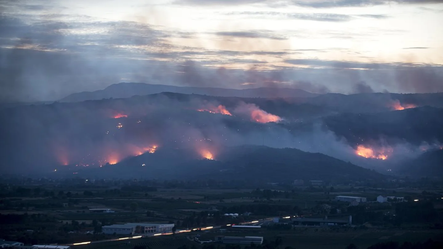Incendio forestal en Monterrei (Ourense) Incendio forestal en Monterrei (Ourense)
