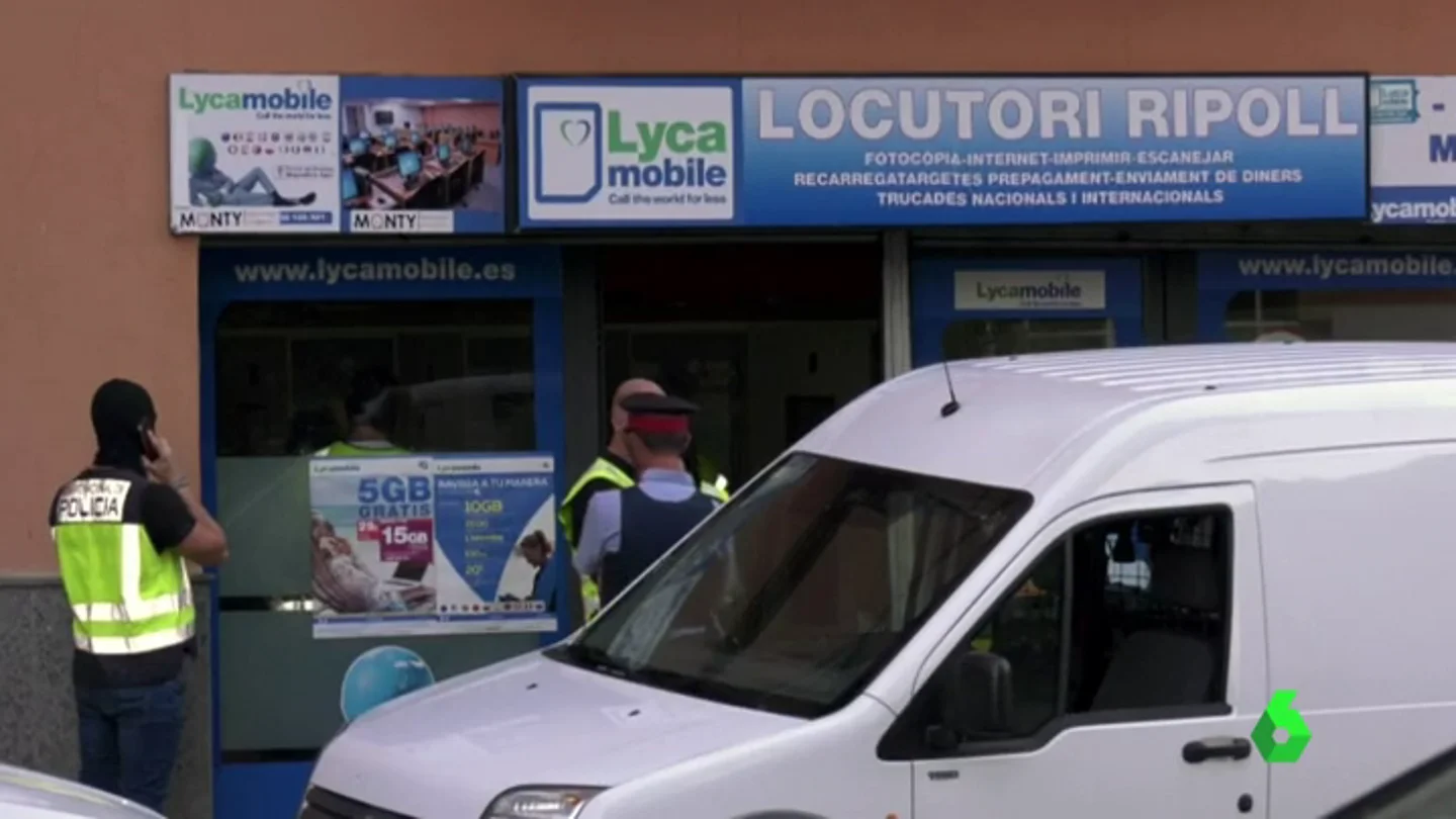 Los Mossos registran de nuevo el locutorio de Salah El Karih y han interrogado a su mujer Los Mossos registran de nuevo el locutorio de Salah El Karih y han interrogado a su mujer