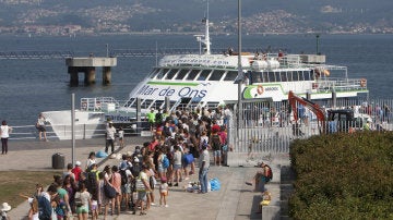 Así era la cola de gente para ir a las islas