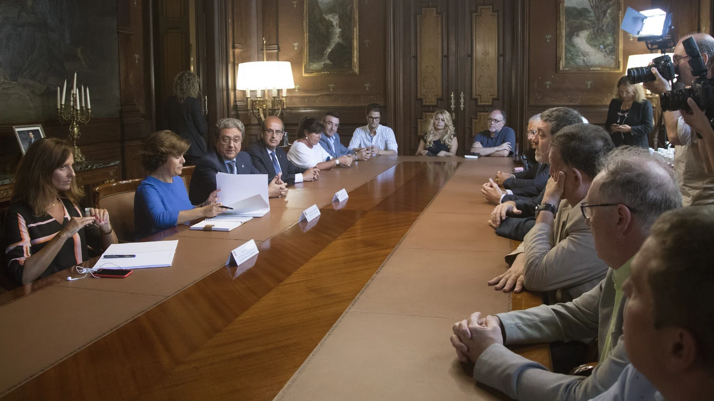 La vicepresidenta agradece a los comerciantes de La Rambla su ayuda y aborda sus peticiones sobre seguridad La vicepresidenta agradece a los comerciantes de La Rambla su ayuda y aborda sus peticiones sobre seguridad