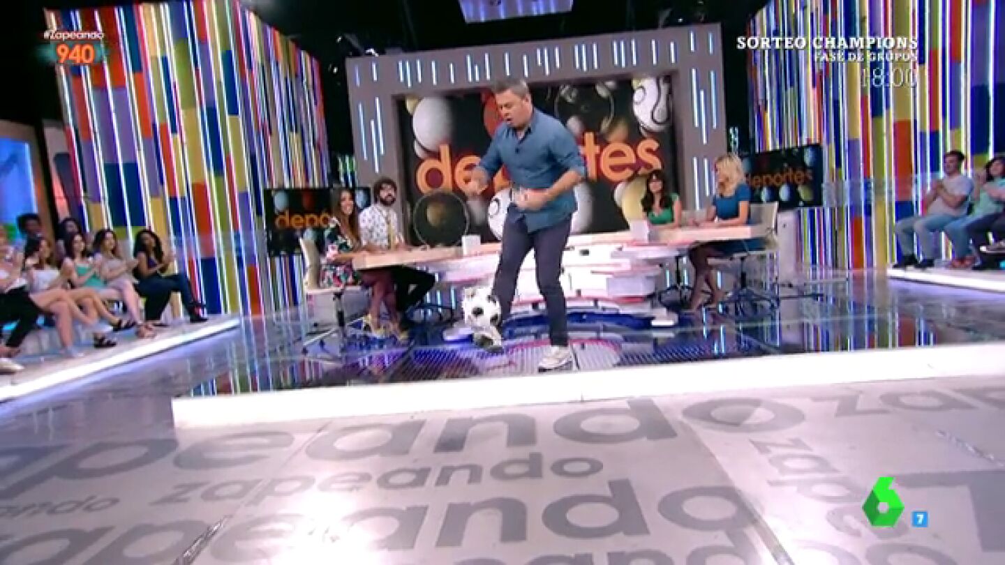 Miki Nadal dando toques al bal&oacute;n en Zapeando