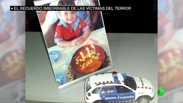 "Tenemos un ángel", el emotivo homenaje de los Mossos a Xavi, el niño de tres años fallecido en atentado de La Rambla 
