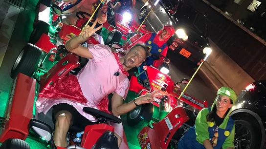 Jenson Button, disfrazado de Princesa Peach Jenson Button, disfrazado de Princesa Peach