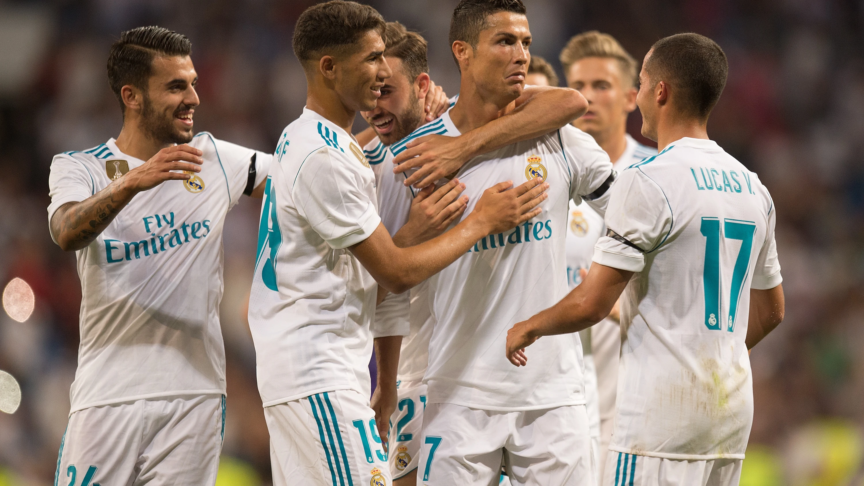 Los jugadores del Madrid felicitan a Cristiano y celebran su gol Los jugadores del Madrid felicitan a Cristiano y celebran su gol