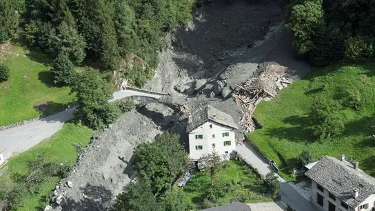 Vista de un deslizamiento de tierra en Bondo, al sur de Suiza Vista de un deslizamiento de tierra en Bondo, al sur de Suiza