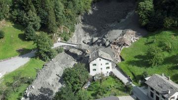 Vista de un deslizamiento de tierra en Bondo, al sur de Suiza