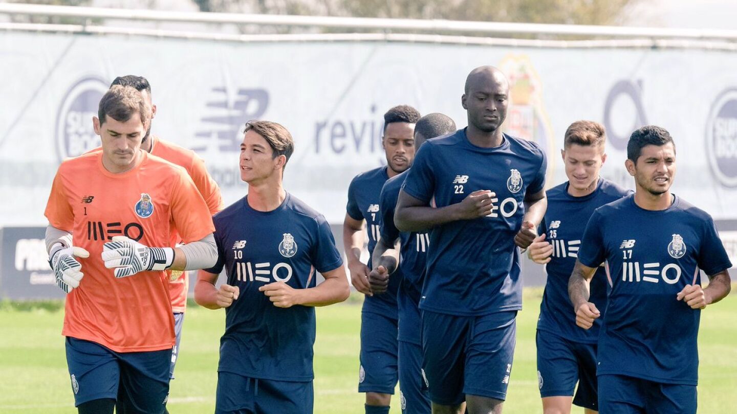 Iker Casillas se entrena con &Oacute;liver Torres en el Oporto
